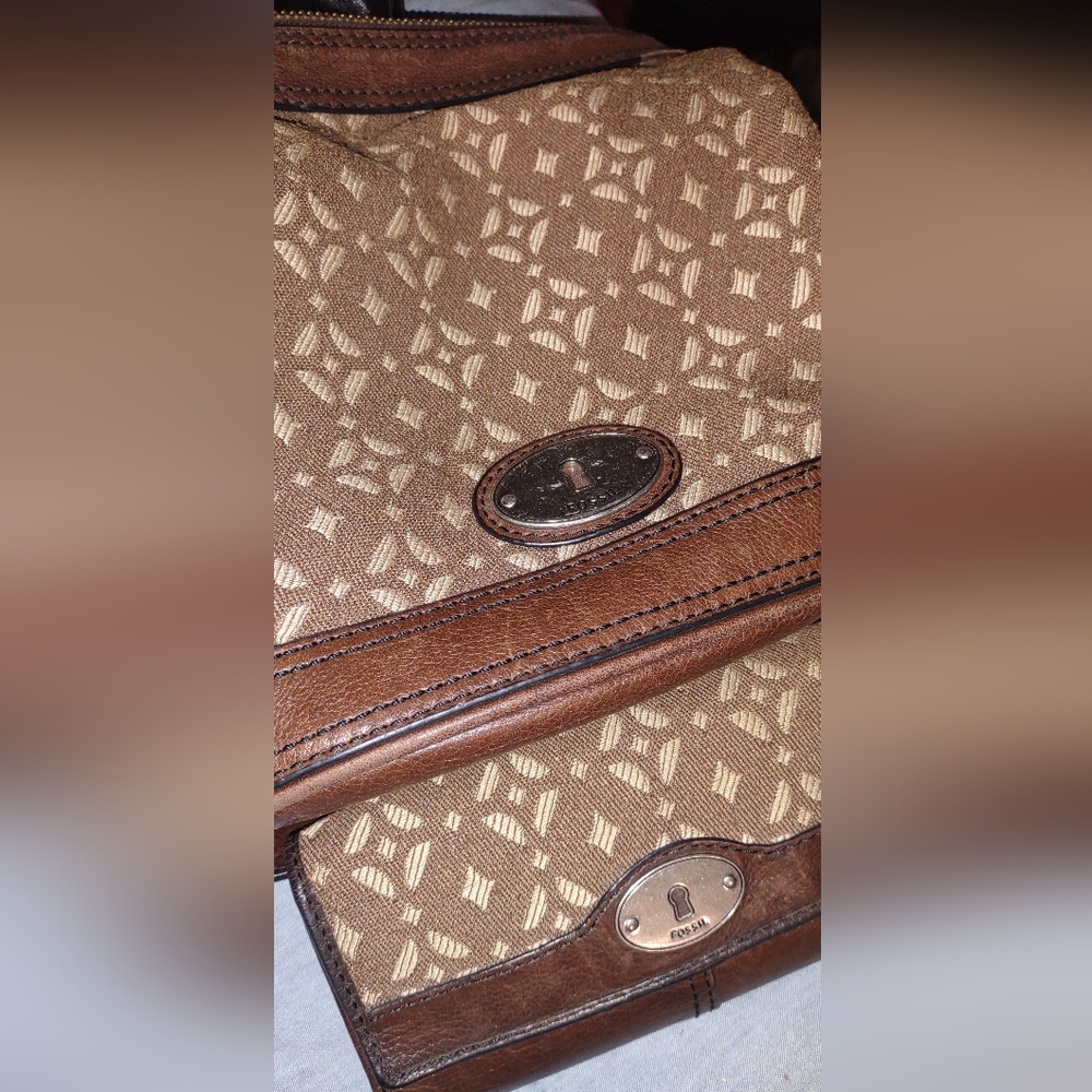 Fossil Set, Vintage Used No Damage Shoulder Strap Bag And Wallet Set.